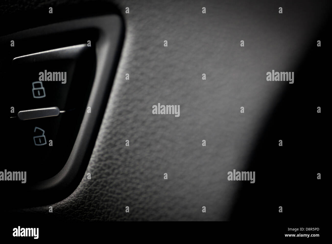 Detail auf Knopfdruck auf ein Auto Türschloss Stockfoto