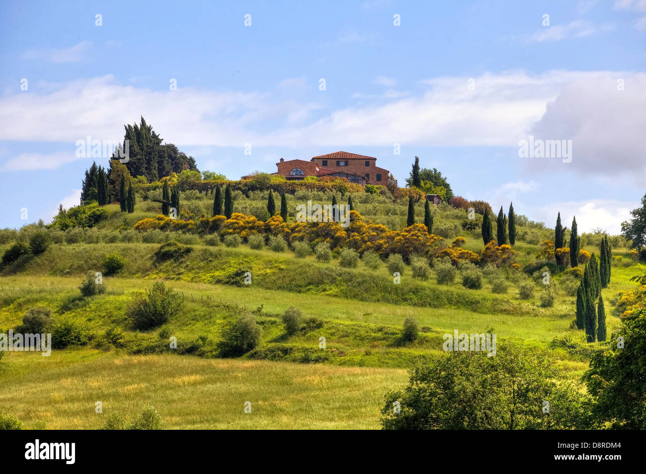 Bauernhaus auf einem Hügel in der Toskana, in der Nähe von Chiusi, Italien Stockfoto