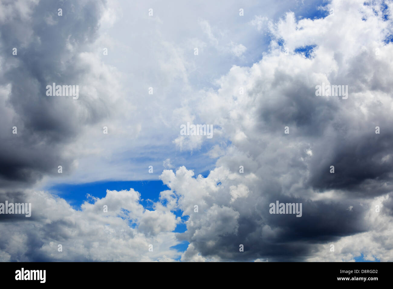 Sommer-Gewitterwolken bilden sich Overhead - Midwest United States. Stockfoto