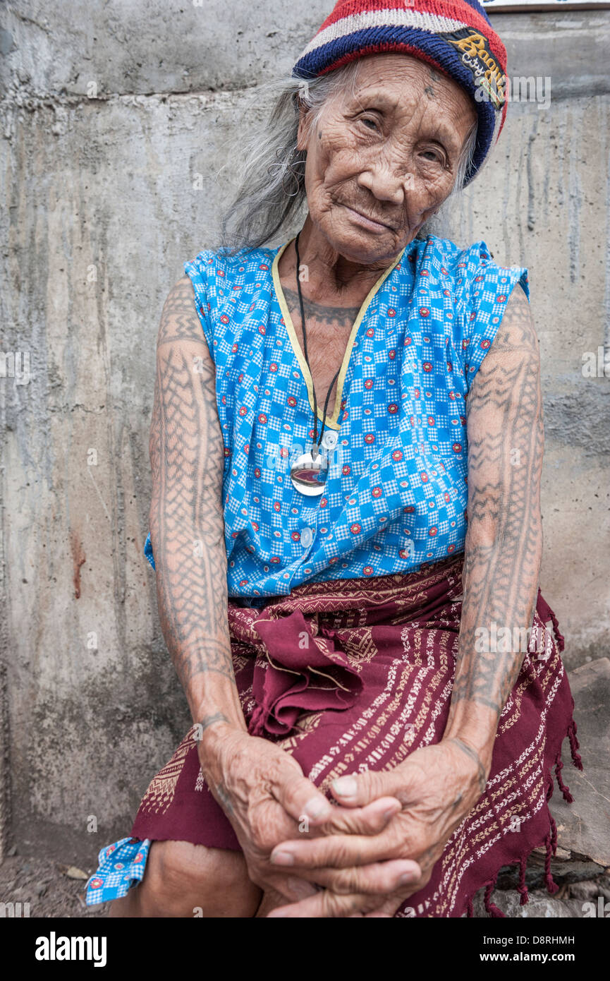 Porträt einer alten philippinische Frau mit Tattoes, Tinglayan, Kalinga, North Luzon, Philippinen Stockfoto