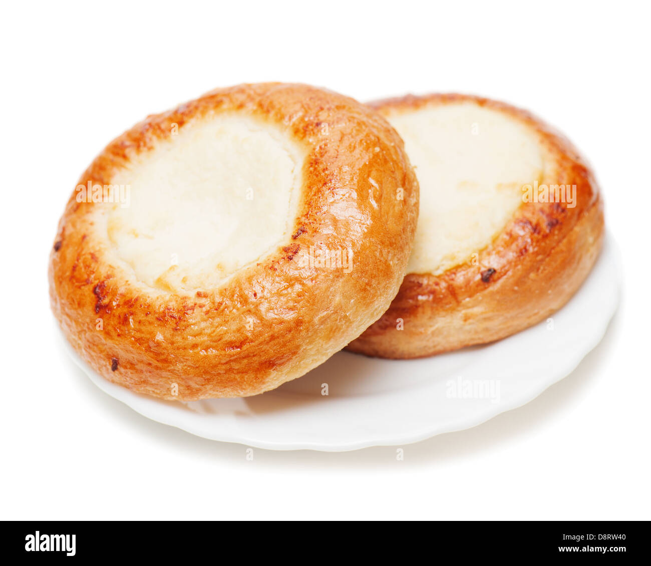 Frische Brötchen-Muffins mit Quark auf weißem Hintergrund. Closeup. Stockfoto
