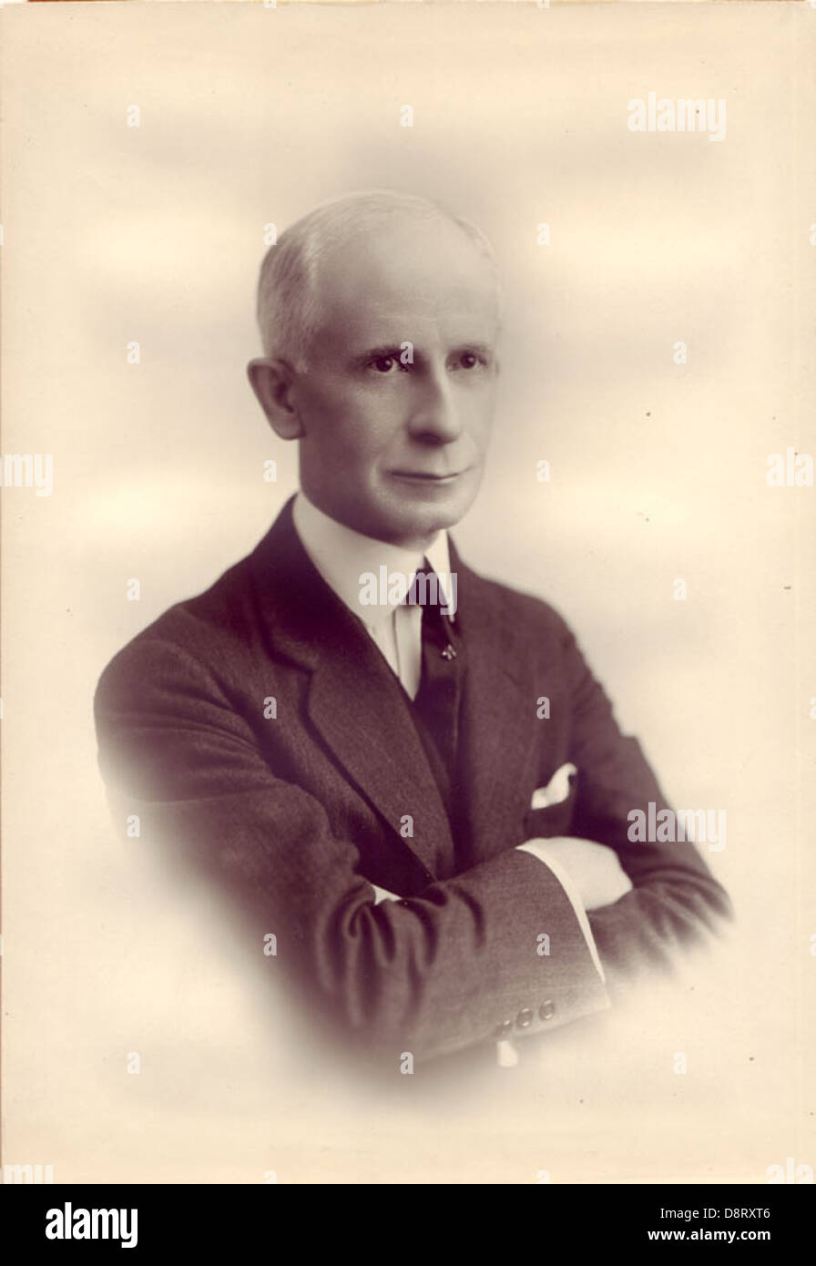 John J. Daley war ein prominenter Rechtsbibliothekar in Osgoode Hall, Toronto, der maßgeblich an der Entwicklung und Organisation von Rechtsressourcen für das Rechtssystem in Ontario mitwirkte. Seine Arbeit spielte eine Schlüsselrolle bei der Zugänglichkeit rechtlicher Informationen in Kanada. Stockfoto