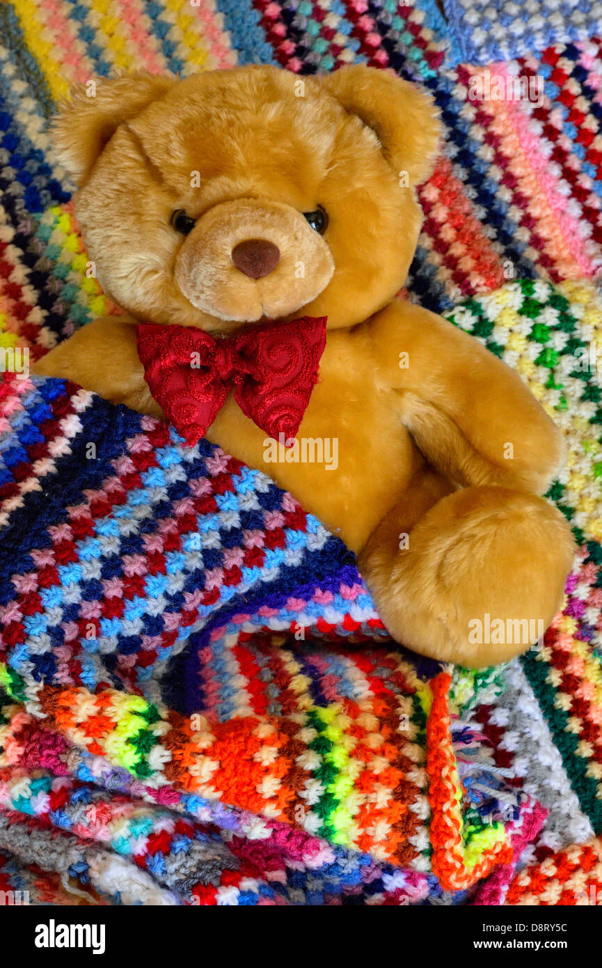 Bunte Stoffe mit Teddybär Greater Sudbury Ontario Kanada Stockfoto