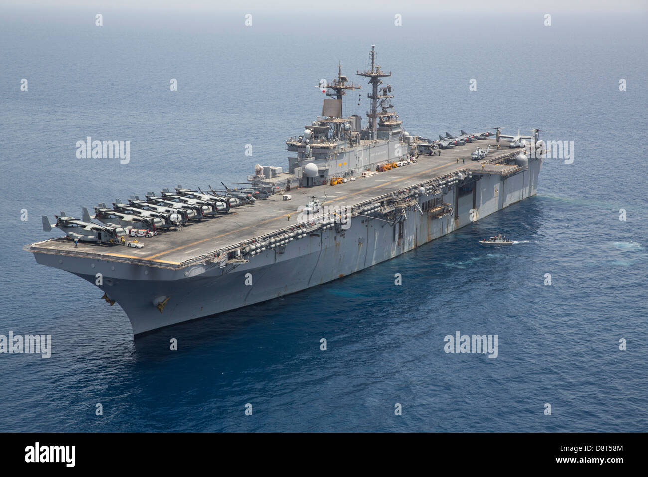 amphibischer Angriff Schiff USS Kearsarge (LHD-3) führt Operationen auf See. Kearsarge ist das Aushängeschild für die Kearsarge Amphibiou Stockfoto