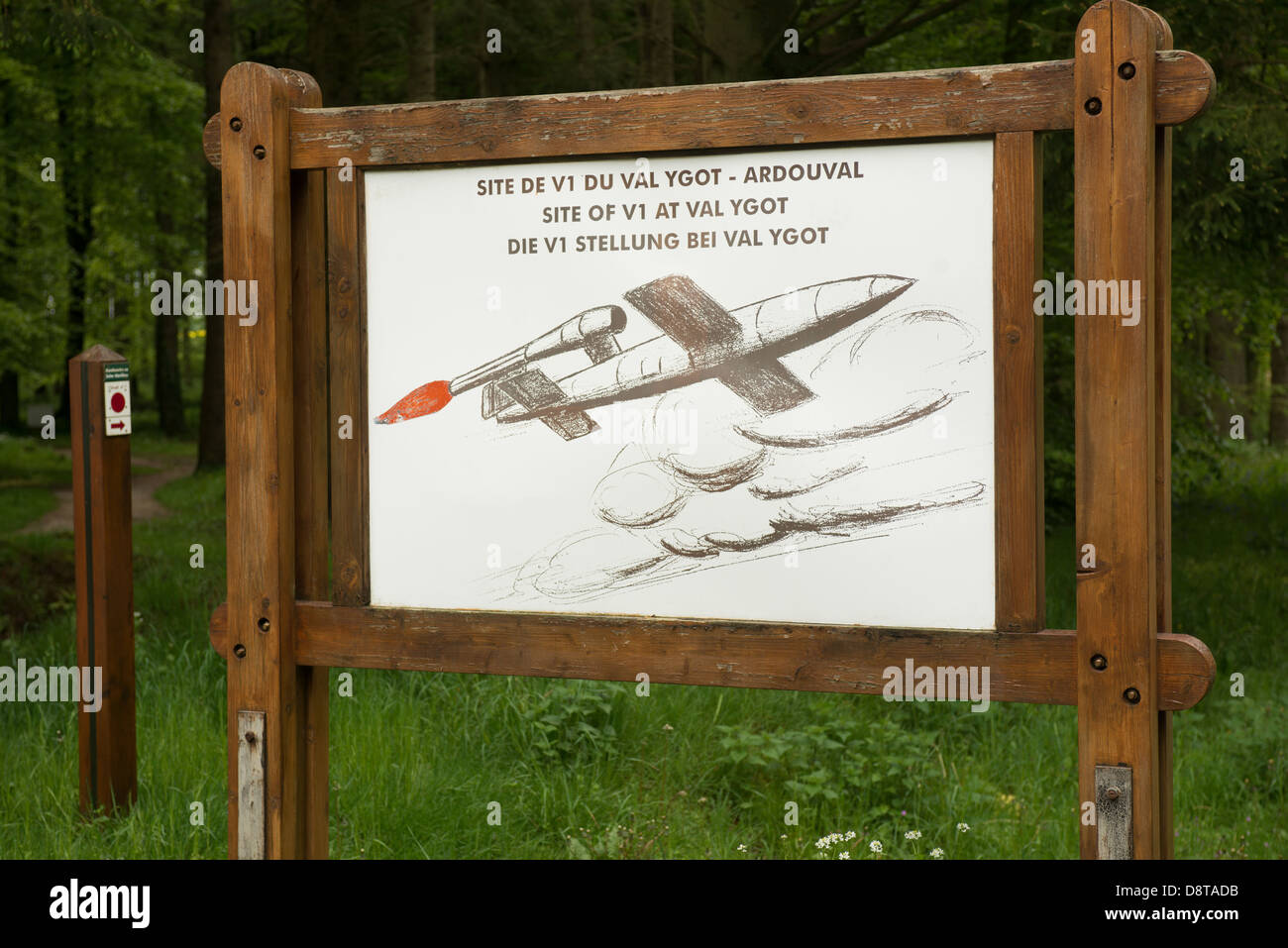 Das Schild am Ardouval ww2 V1 Startplatz Normandie, Frankreich Stockfoto