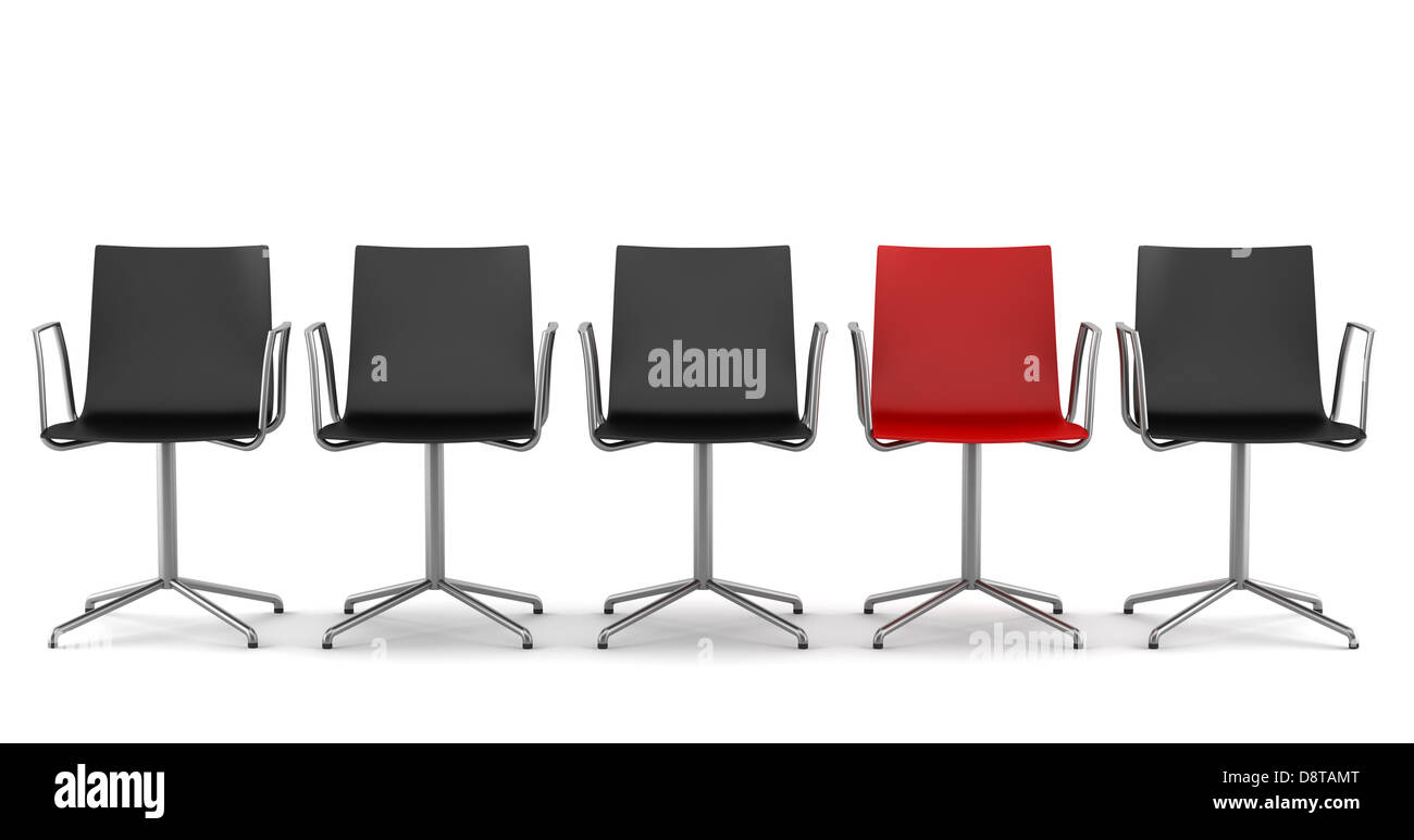 roten Bürostuhl unter schwarzen Stühlen isoliert Stockfoto