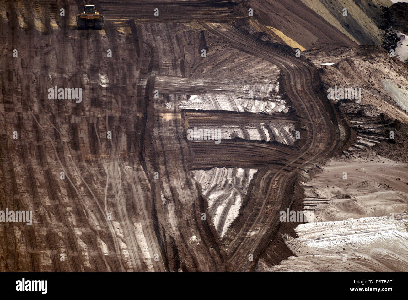 Die Garzweiler Braunkohle-Tagebau in der Nähe von Düsseldorf, Deutschland, 4. Juni 2013. In der Studie über die Enteignung der Garzweiler Mine an das Bundesverfassungsgericht ist wohnhaft und Natur-Schutz-Organisation BUND argumentieren, dass die Mine ihre Grundrechte verletzt. Foto. FEDERICO GAMBARINI Stockfoto
