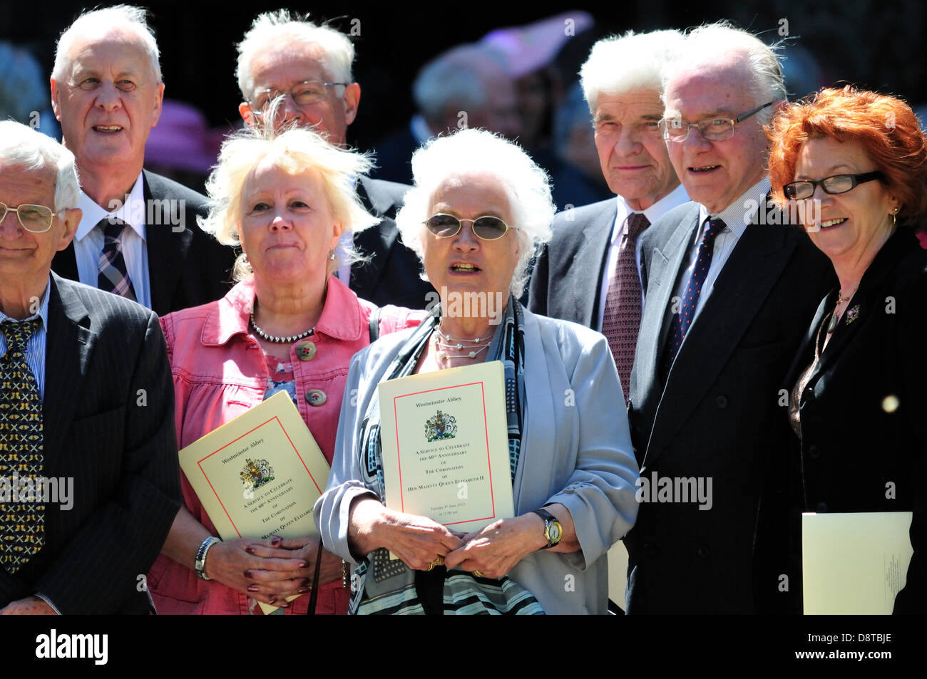 Westminster Abbey, London, 4. Juni 2013. Gäste in den Dienst zum Gedenken 60 Jahre seit der Krönung von Königin Elizabeth II Stockfoto