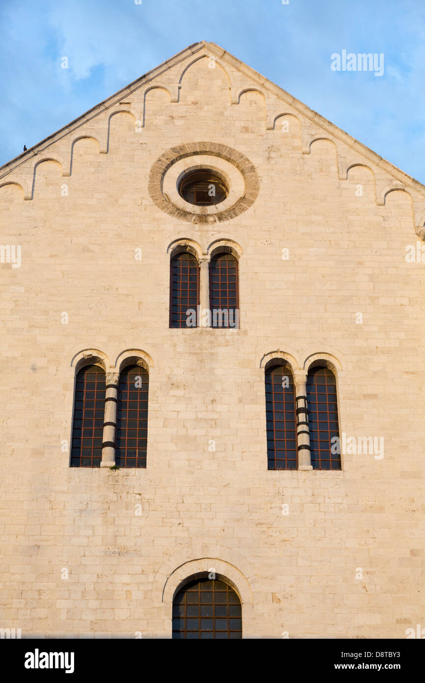 Detail der Fassade, Basilica di San Nicola (Basilika des Heiligen Nikolaus) Kirche, Bari, Apulien, Italien Stockfoto