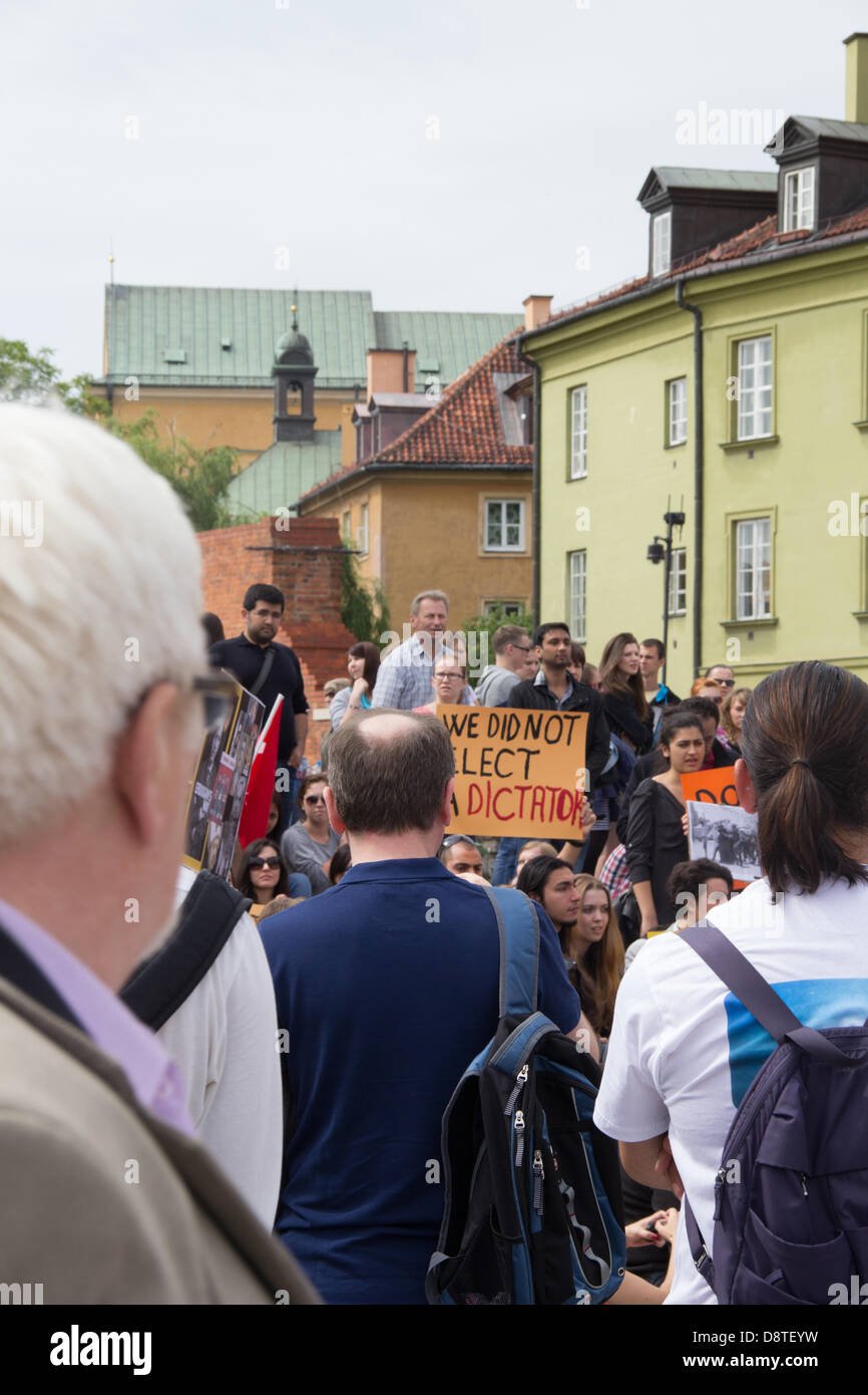 Warschau, Polen, 2. Juni 2013. Demonstration der türkischen Bürger gegen die Politik der türkischen Regierung. Bildnachweis: Marcin Poziemski / Alamy Live News Stockfoto