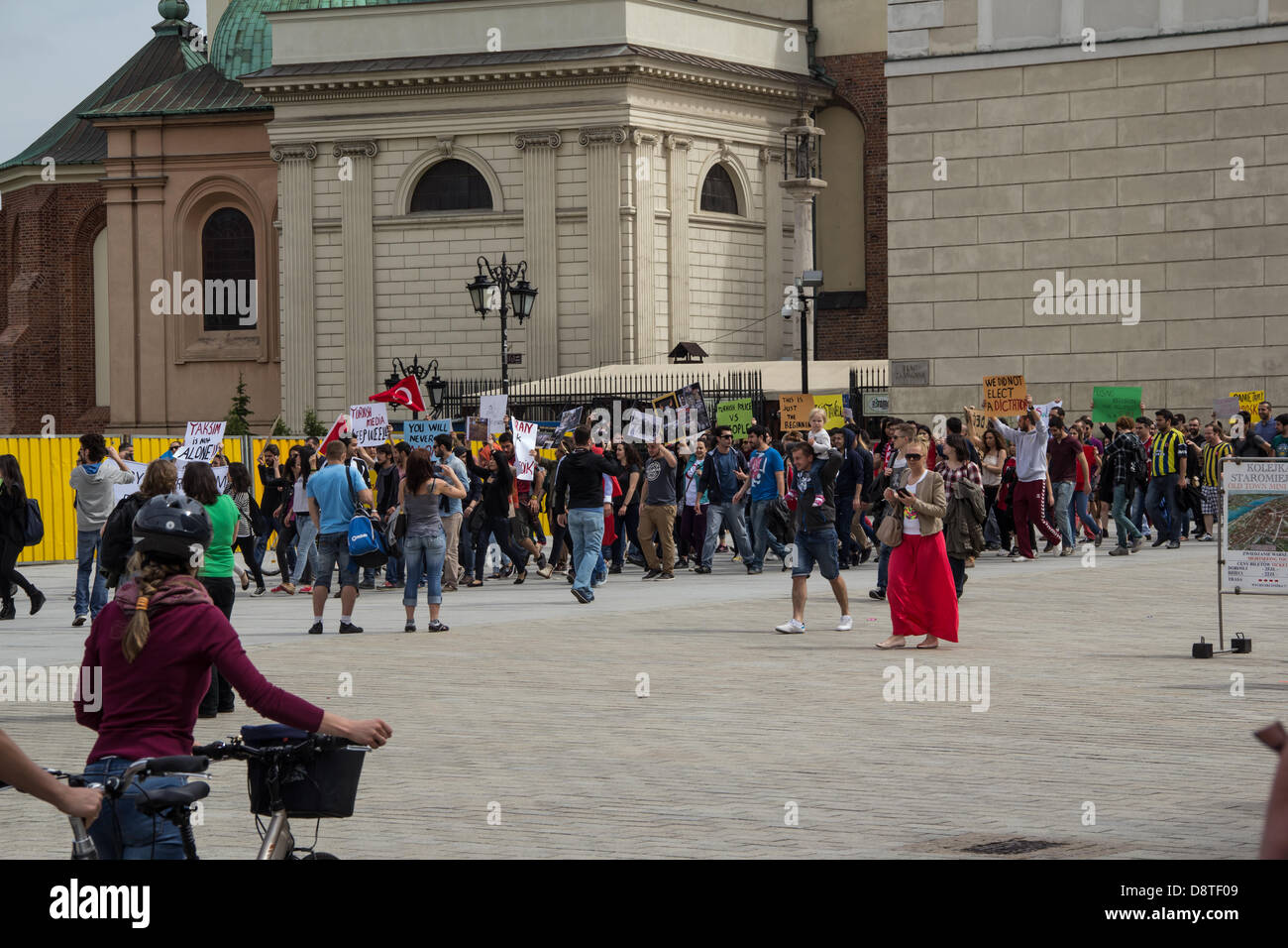 Warschau, Polen, 2. Juni 2013. Demonstration der türkischen Bürger gegen die Politik der türkischen Regierung. Bildnachweis: Marcin Poziemski / Alamy Live News Stockfoto