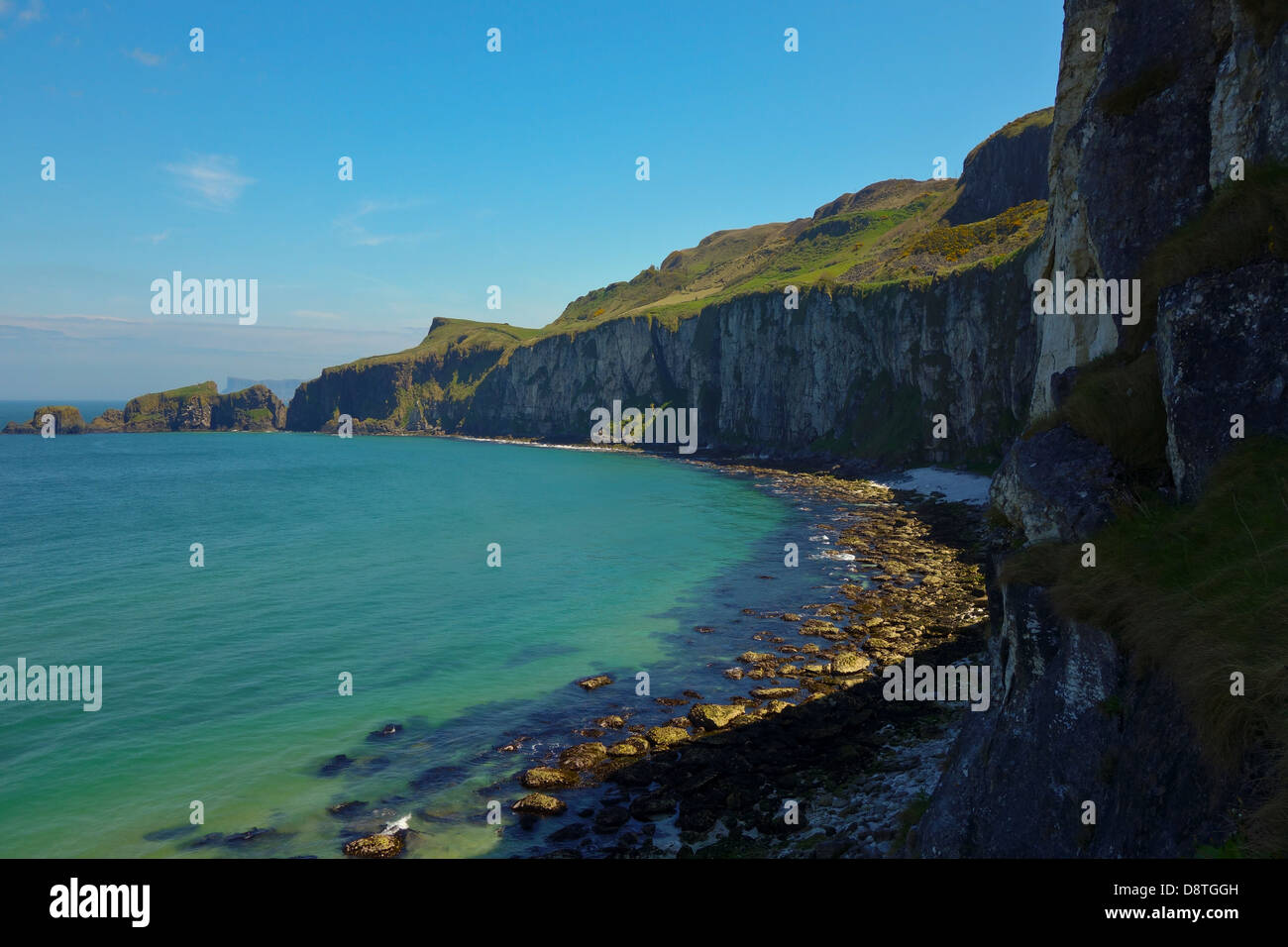 Klippen Larry Bane Bay North Antrim Küste Stockfoto