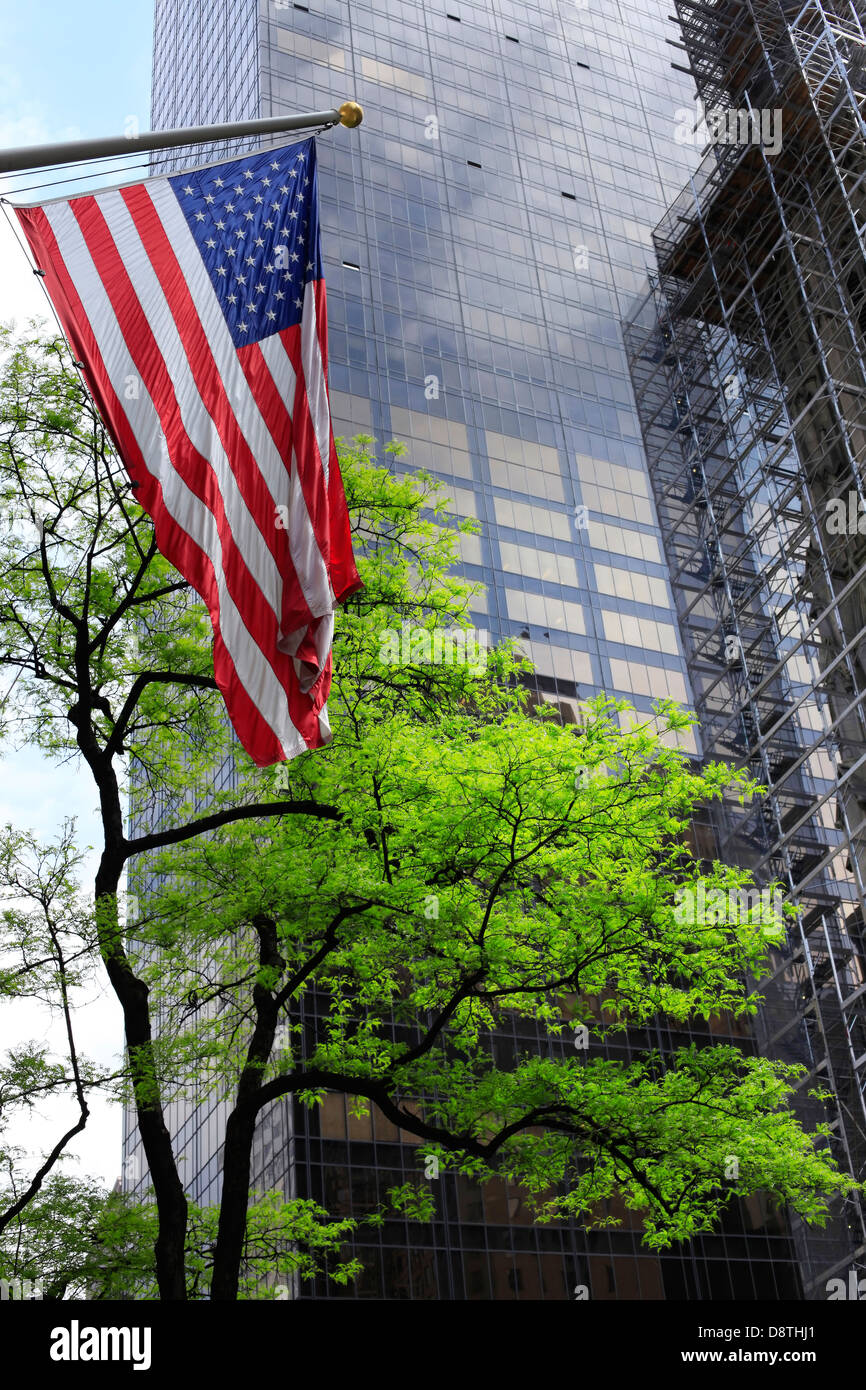 Vereinigte Staaten von Amerika-Grunge-Flagge in street New York City Stockfoto