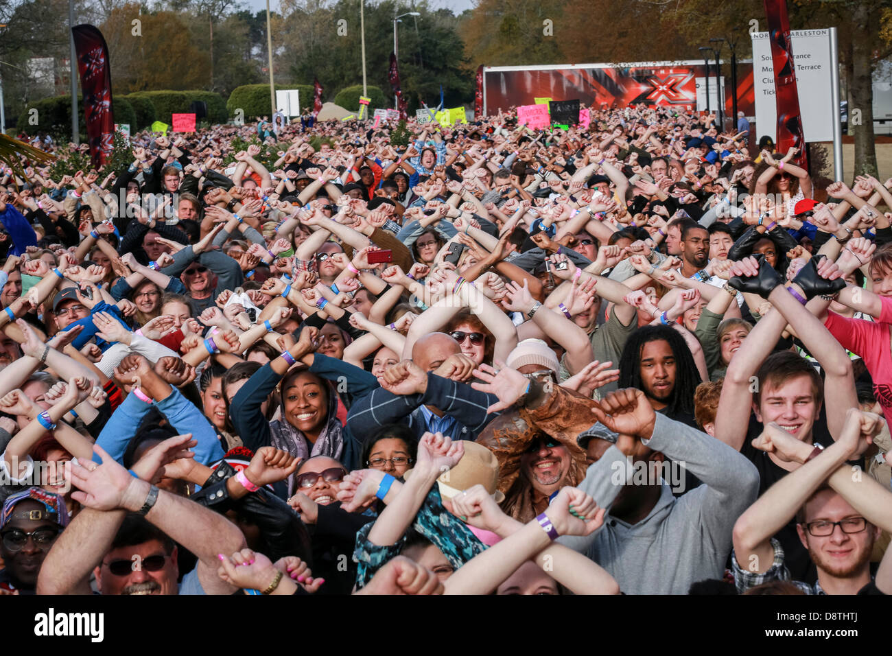 Kundenansturm bei Fox Television The X-Factor Vorsingen 19. März 2013 in Charleston, SC. Stockfoto