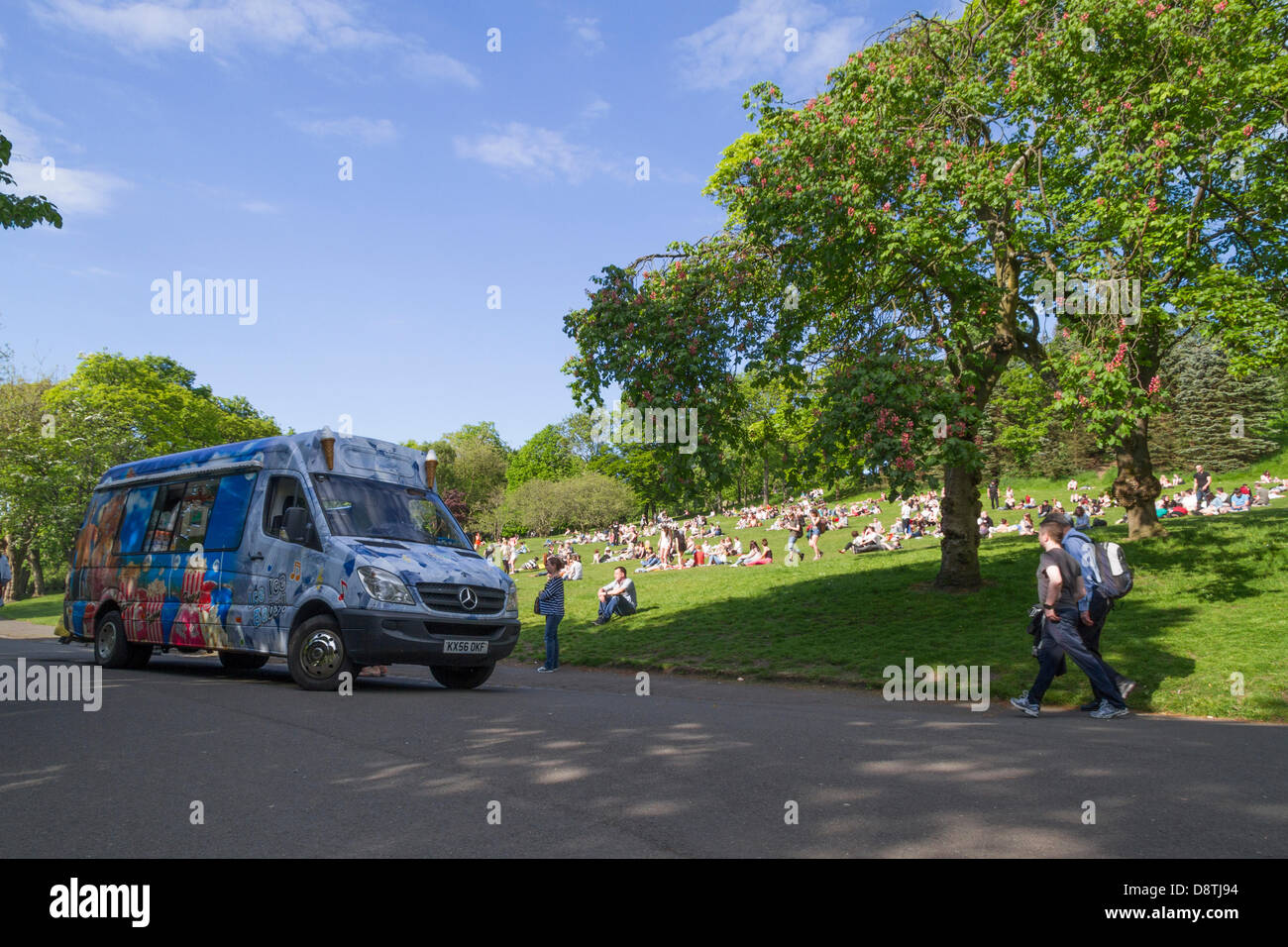 Edinburgh, Schottland. 4. Juni 2013. Menschen in Edinburgh eine der heißesten Tage des Jahres zu genießen.  © Paul Stewart/Alamy Stockfoto