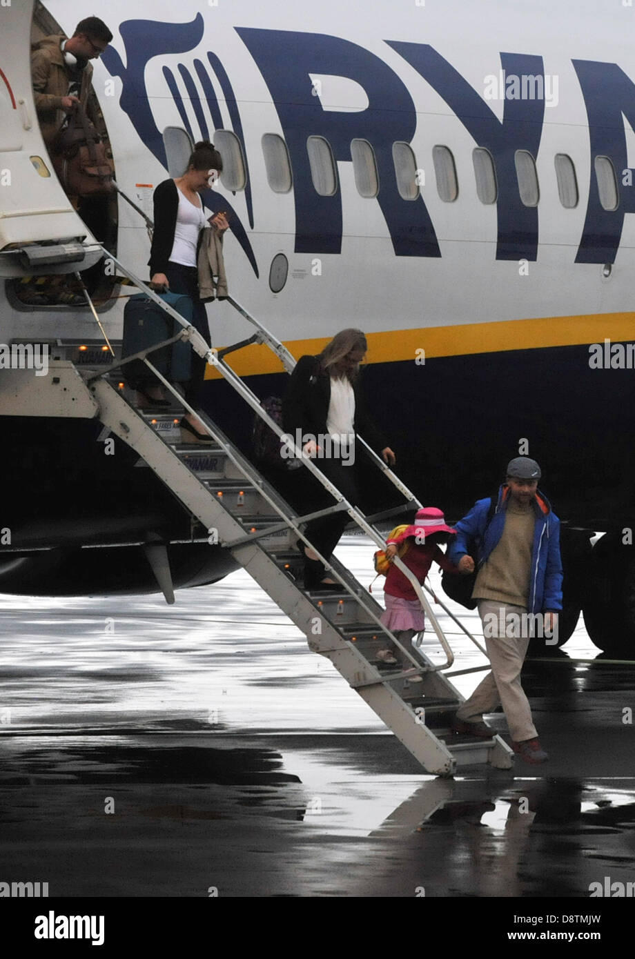 Irische Low-Cost-Airline Ryanair eröffnet neue Gottesdienst aus Ostrava Mosnov zu Londons Sanstedem am Dienstag. 4. Juni 2013. Im Bild ist das erste Flugzeug aus London in Ostrava, Tschechische Republik gelandet. (Foto/Jaroslav Ozana CTK) Stockfoto