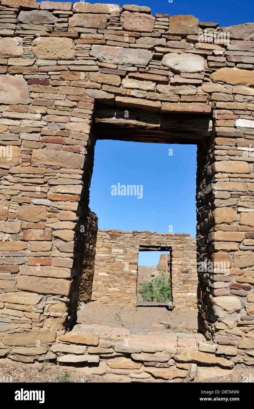 Die Öffnungen der Casa Rinconada des Chaco Canyon richten sich an Tagundnachtgleichen aus. New Mexico, Usa Stockfoto