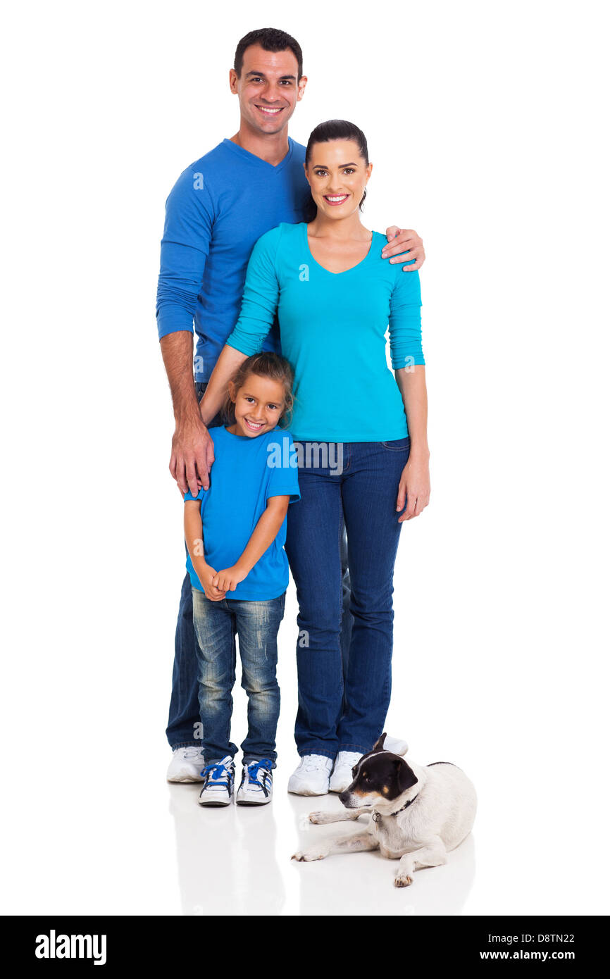 sehr nette junge Familie mit und Hund isoliert auf weißem Hintergrund Stockfoto