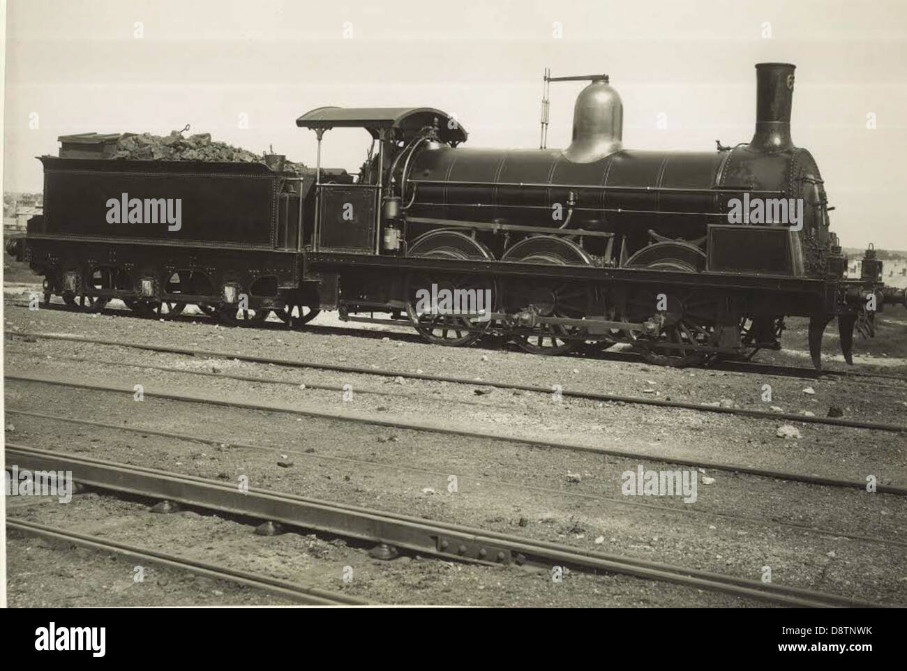 Die Baureihe O-60 No.63 ist eine Dampflokomotive, die im Archiv der State Records NSW aufbewahrt wird. Es repräsentiert die technischen Wunderwerke des frühen 20. Jahrhunderts und dient als wichtiges historisches Artefakt des Eisenbahnsystems von New South Wales. Stockfoto