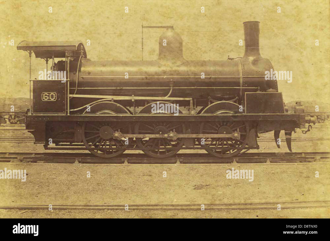 Class O-60 No.60 ist eine historische Dampflokomotive aus New South Wales, Australien. Dieses Schwarzweiß-Archivfoto zeigt den leistungsstarken Motor im Detail und repräsentiert die Ära der Dampfzüge und des frühen Eisenbahnverkehrs. Stockfoto