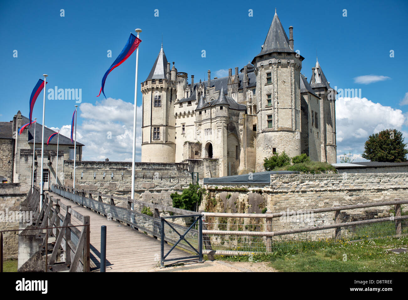 Ein Blick auf die historische Château de Saumur & der Brücke zum Schloss Stockfoto