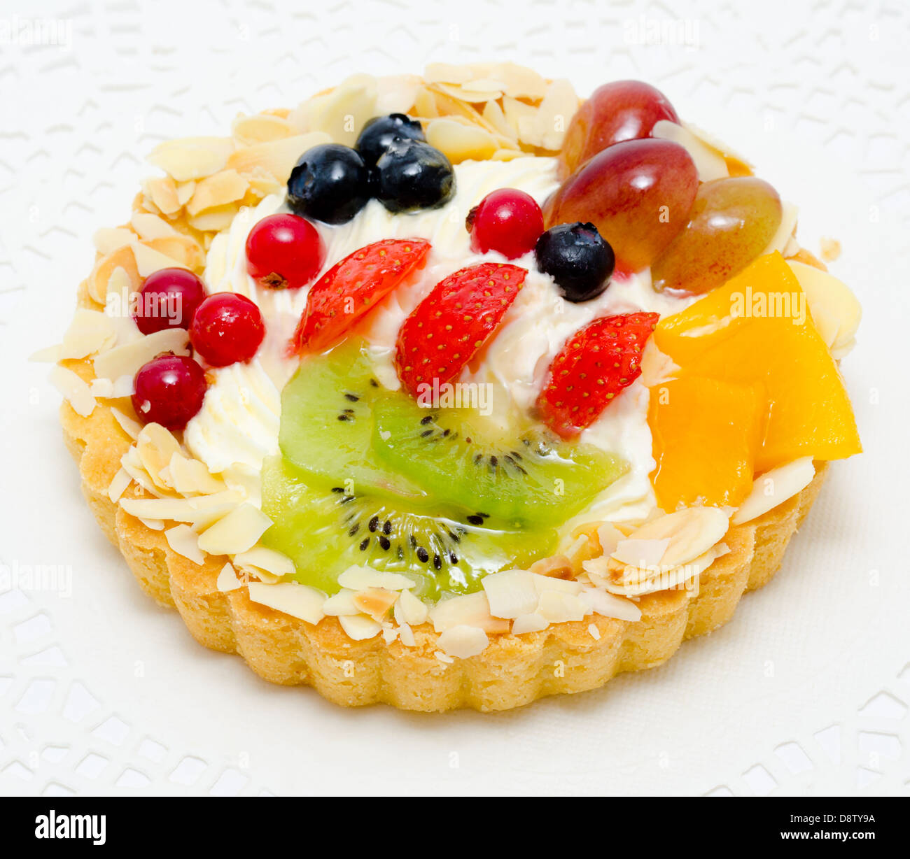 Kuchen mit Obst und Beeren Stockfoto