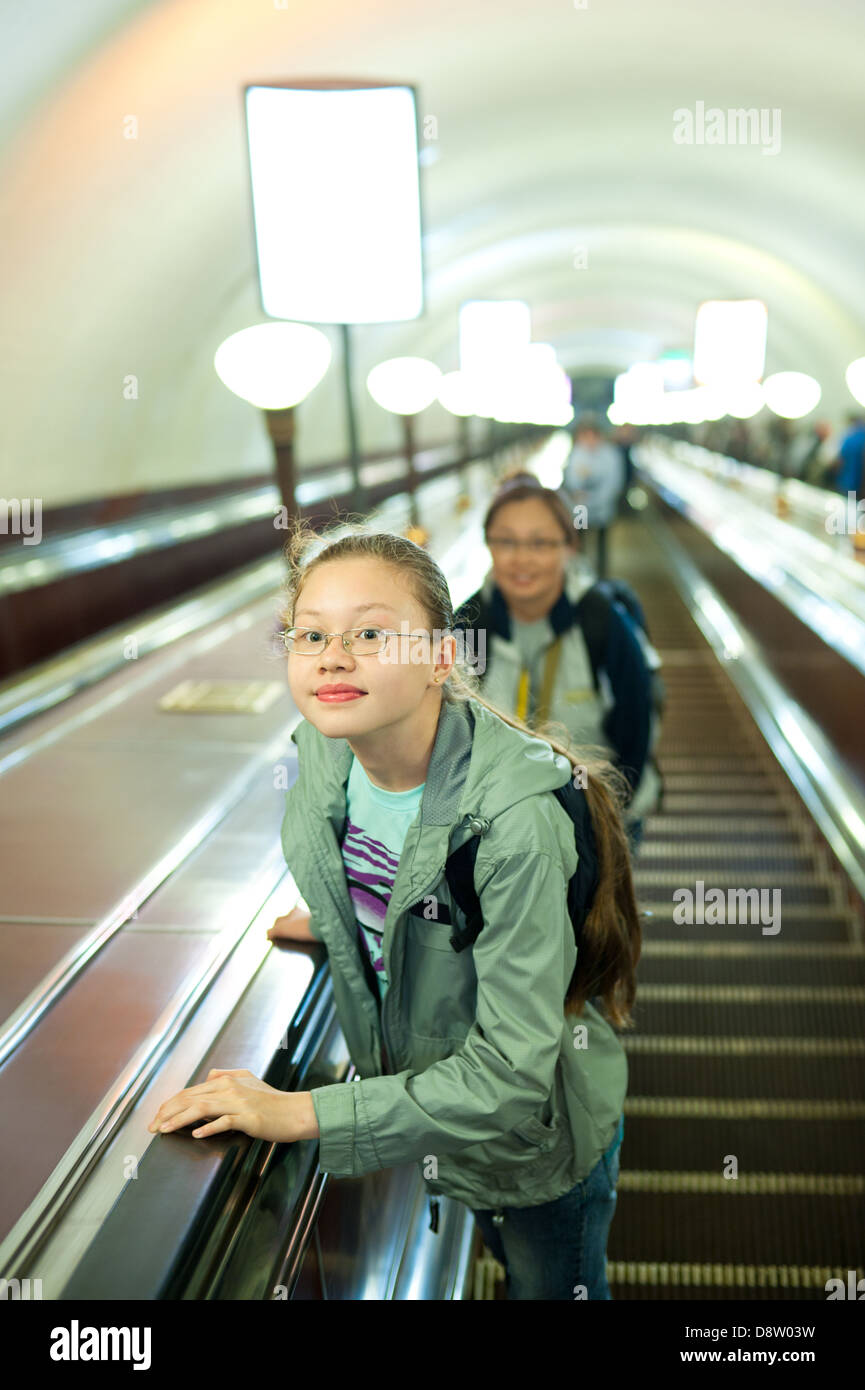 Mädchen in der u-Bahn Stockfoto