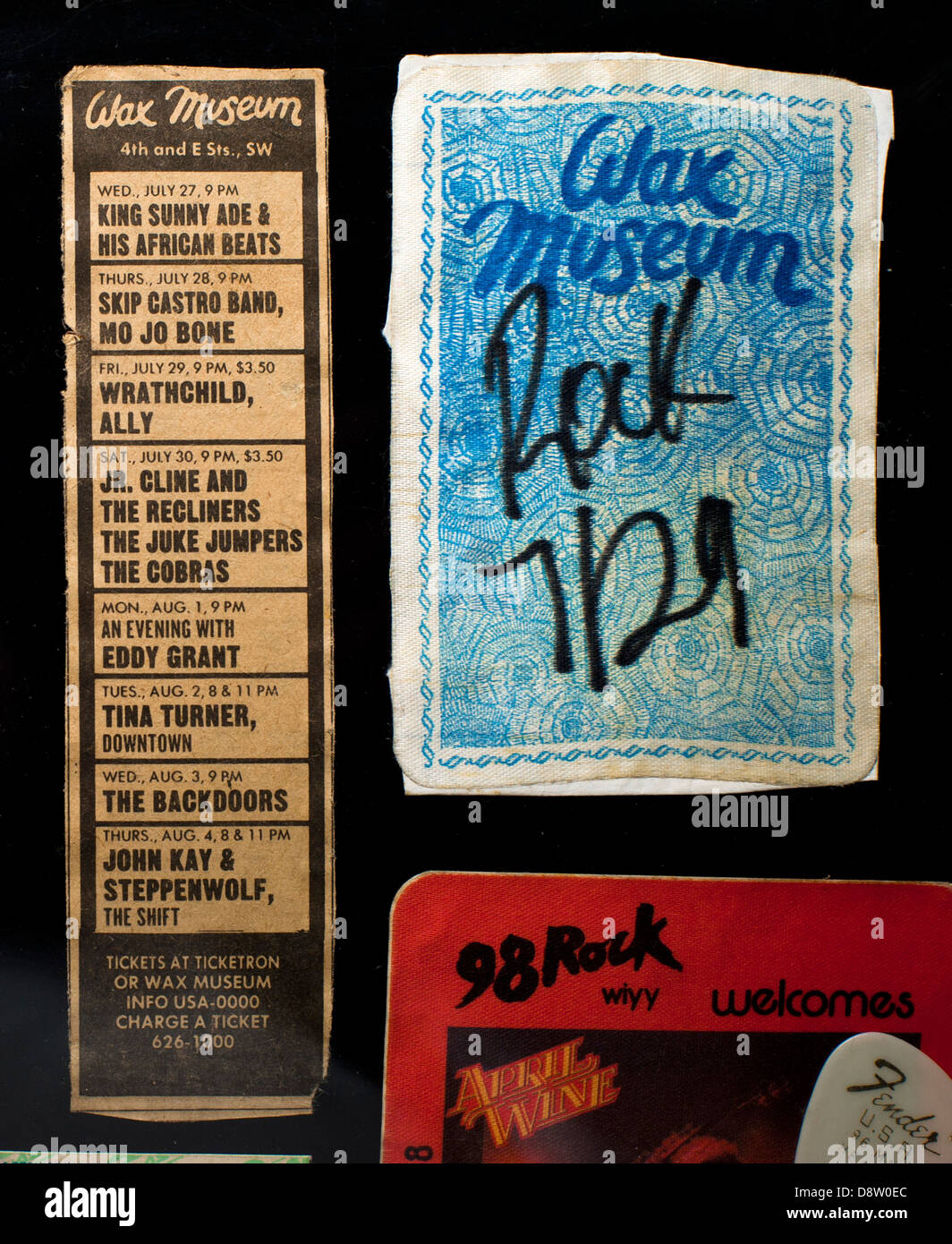 Zurück Bühne Pass und Zeitungsausschnitt aus einem 80er Jahre Washington DC Rock n Roll-Club, The Wax Museum Stockfoto