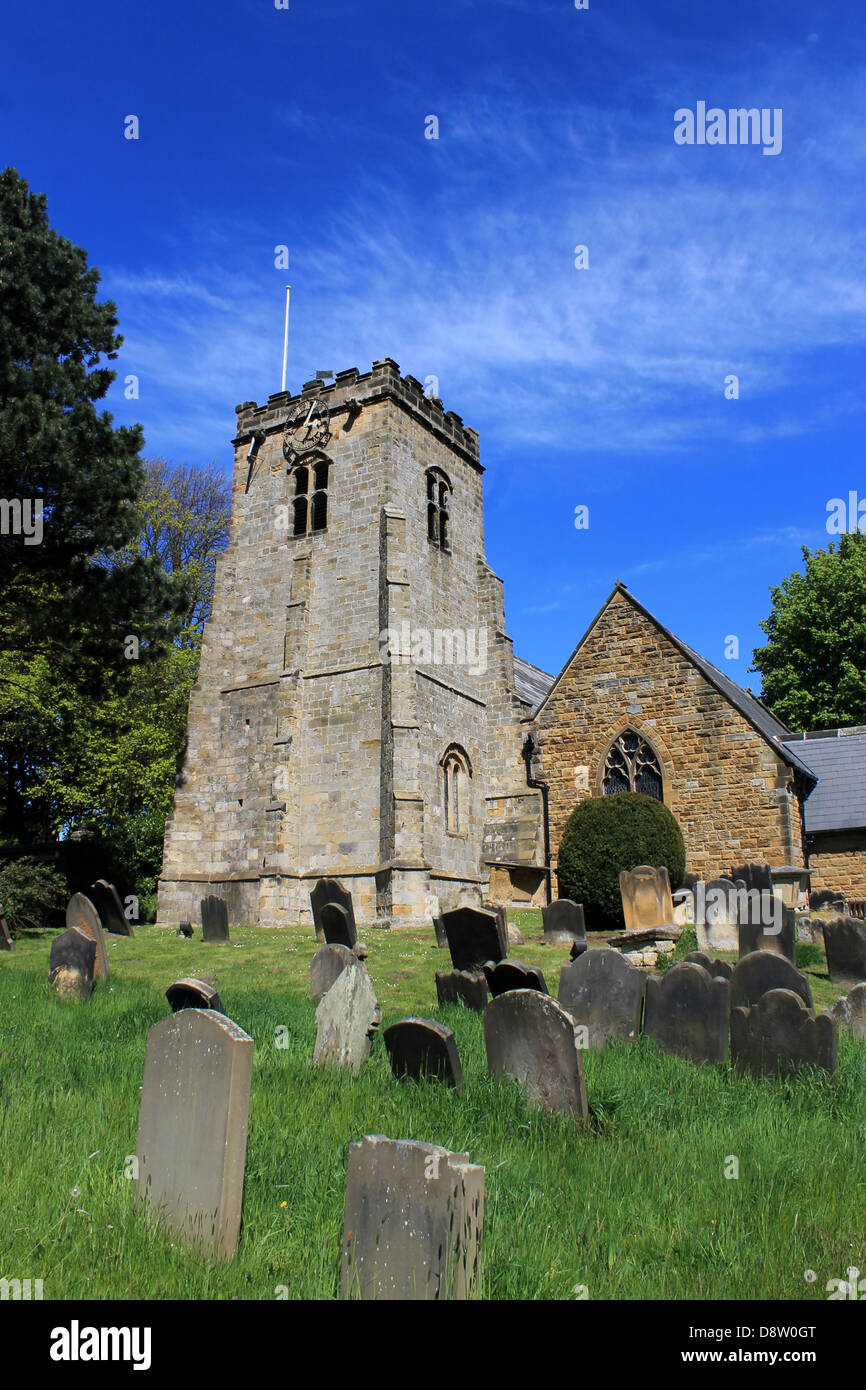 Englische Kirche und Friedhof, Scalby Dorf, England. Stockfoto