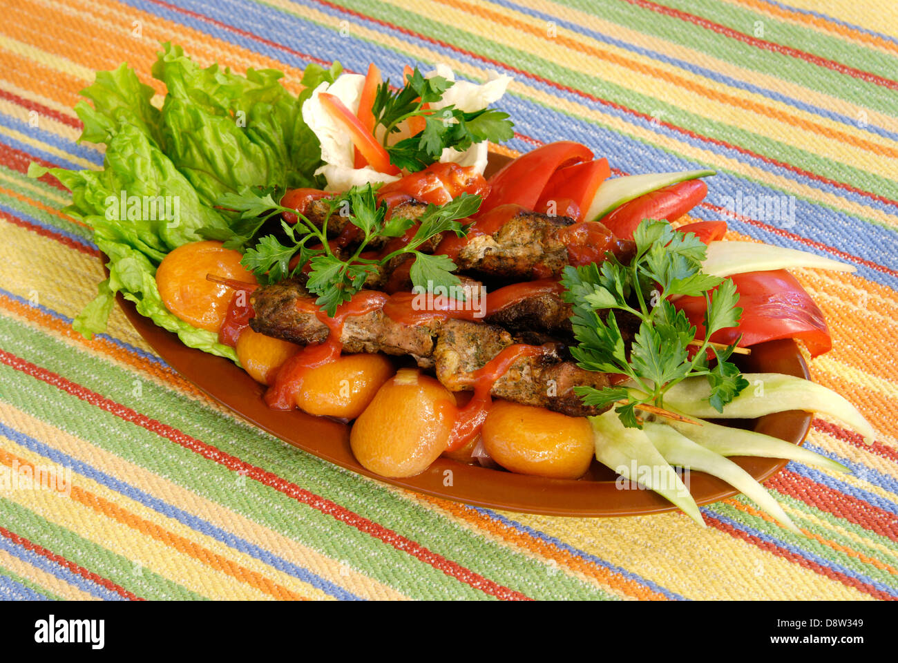 Kebab mit Aprikosen Stockfoto