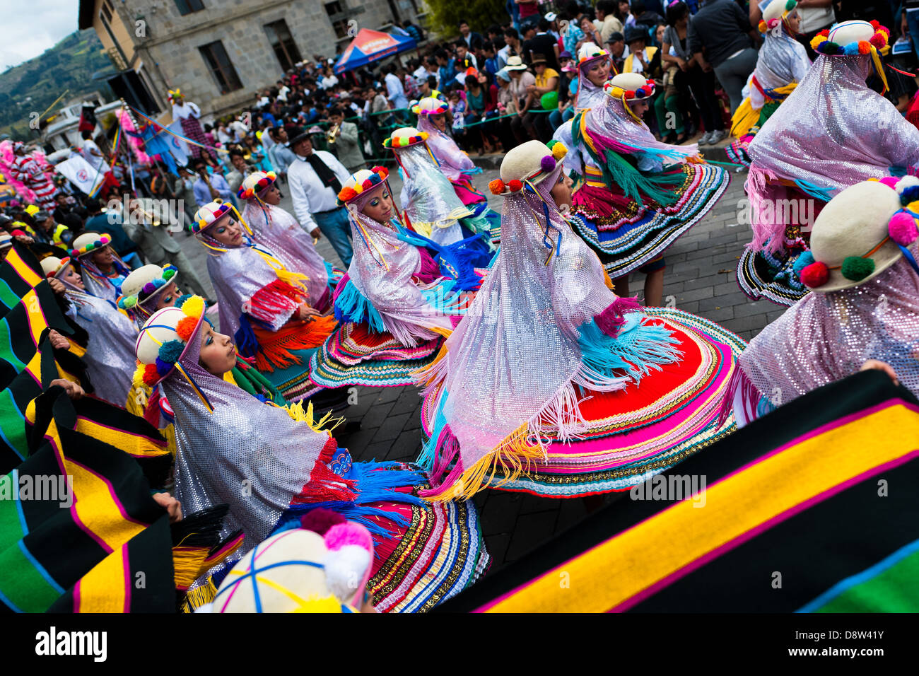 Frau Tänzer (Tänzer) in der religiösen Parade innerhalb des Fronleichnam-Festivals in Pujilí, Ecuador. Stockfoto