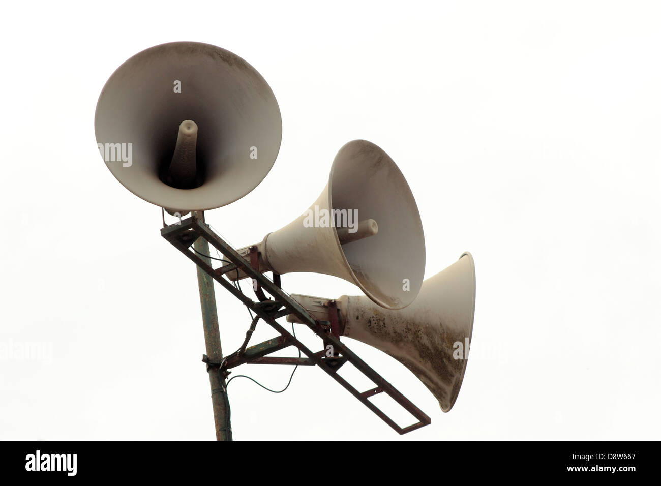 Old dirty Megaphone an einem Mast Stockfoto