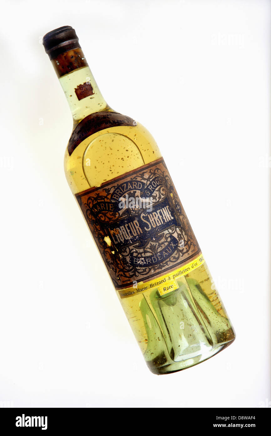 Flasche Likör Surfine Marie Brizard mit gold Flocken Stockfoto