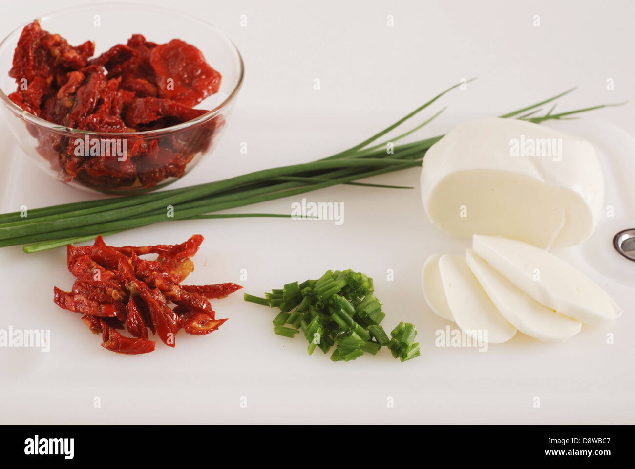 Mozzarella, getrockneten Tomaten und Schnittlauch Stockfoto