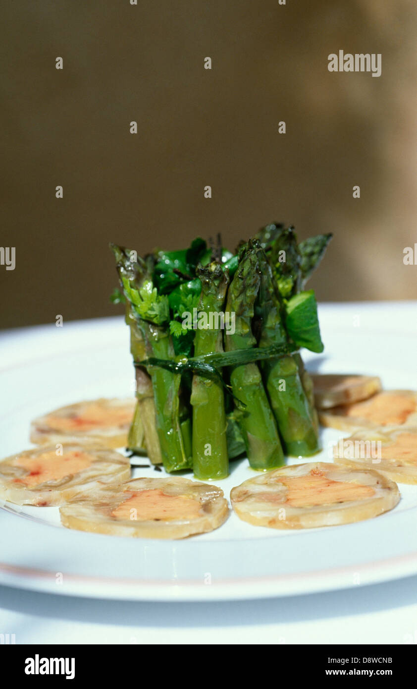 Grüner Spargel Mini herzhaften charlotte Stockfoto