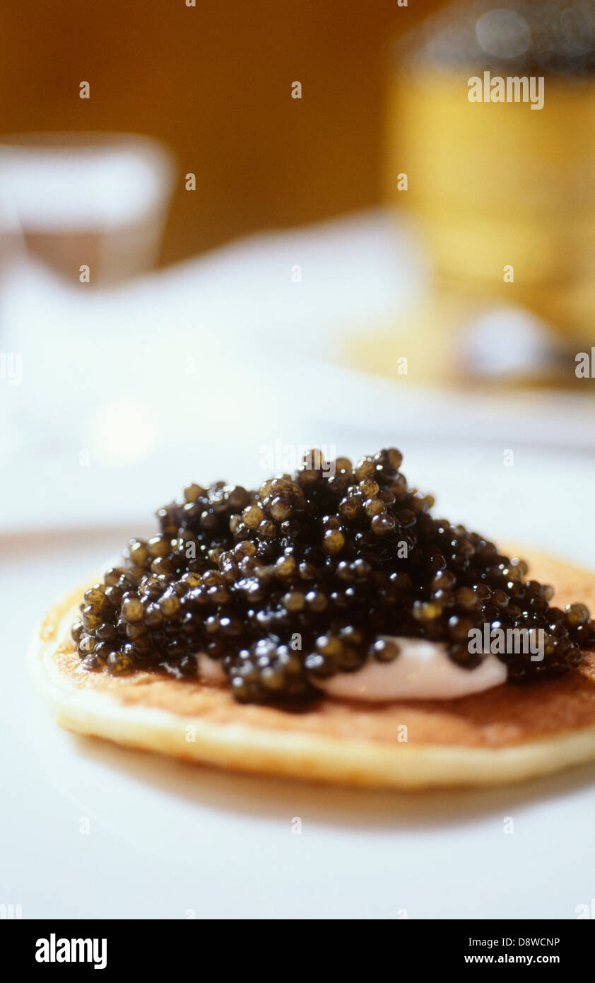 Blini mit Seehasen Rogen Stockfoto