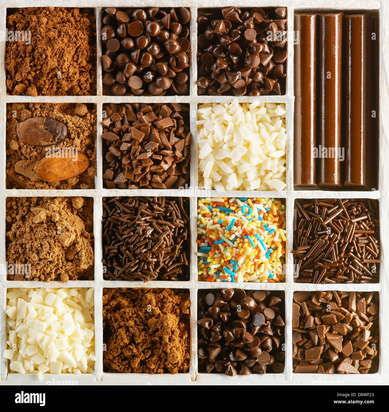 Fach-Box mit verschiedenen Formen von Schokolade Stockfoto