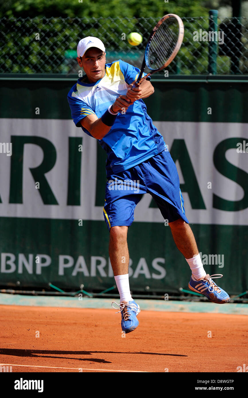 Paris, Frankreich. 5. Juni 2013. Noah Rubin von der Vereinigte Staaten von Amerika in Aktion in der Partie zwischen Kyle Edmund von Großbritannien und Noah Rubin der Vereinigten Staaten von Amerika während der dritten Runde der Junioren bei den French Open von Roland Garros. Bildnachweis: Action Plus Sport Bilder/Alamy Live News Stockfoto