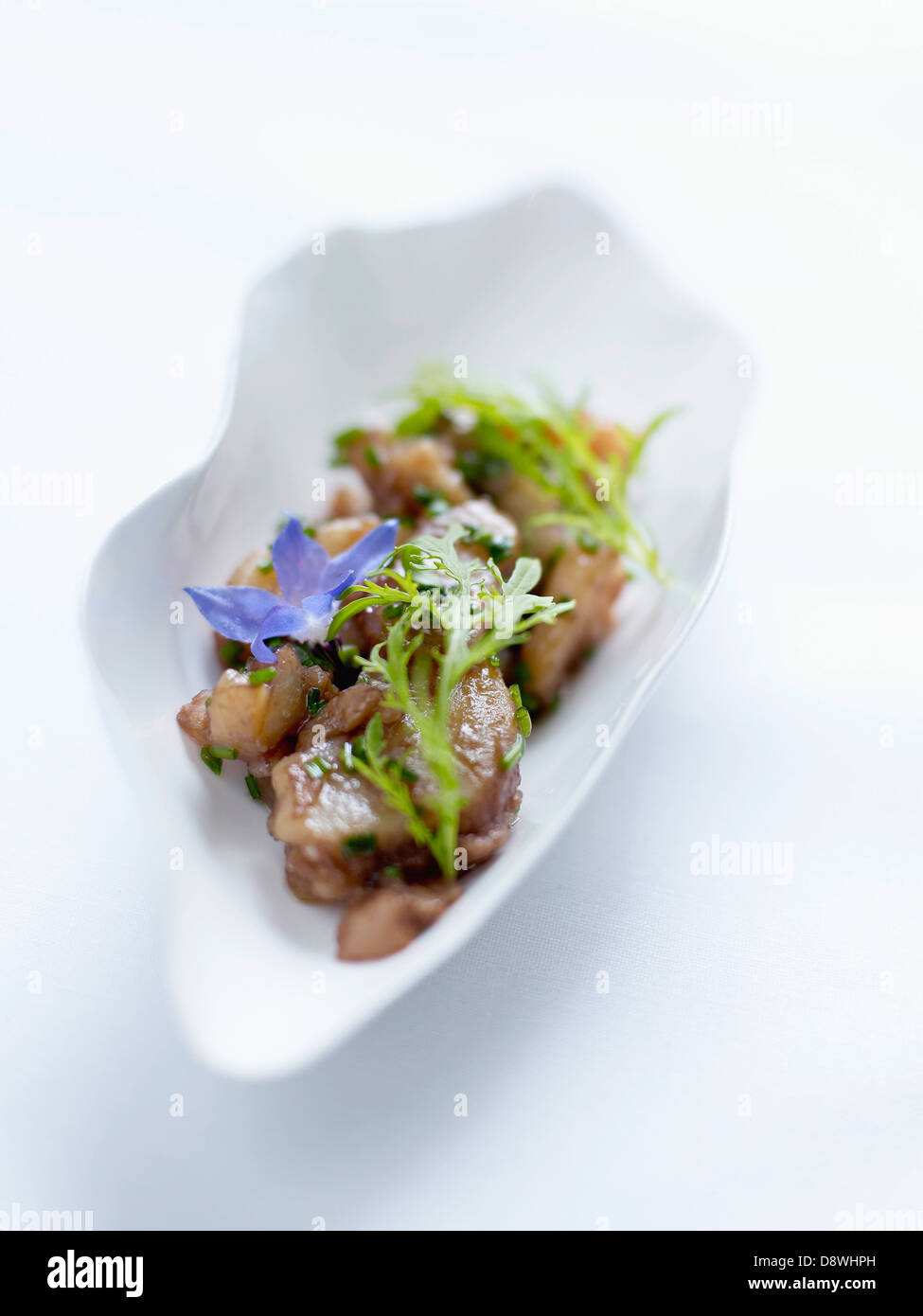 Warme Kartoffeln und Schalotten-Salat mit zwei Arten von Essig Stockfoto