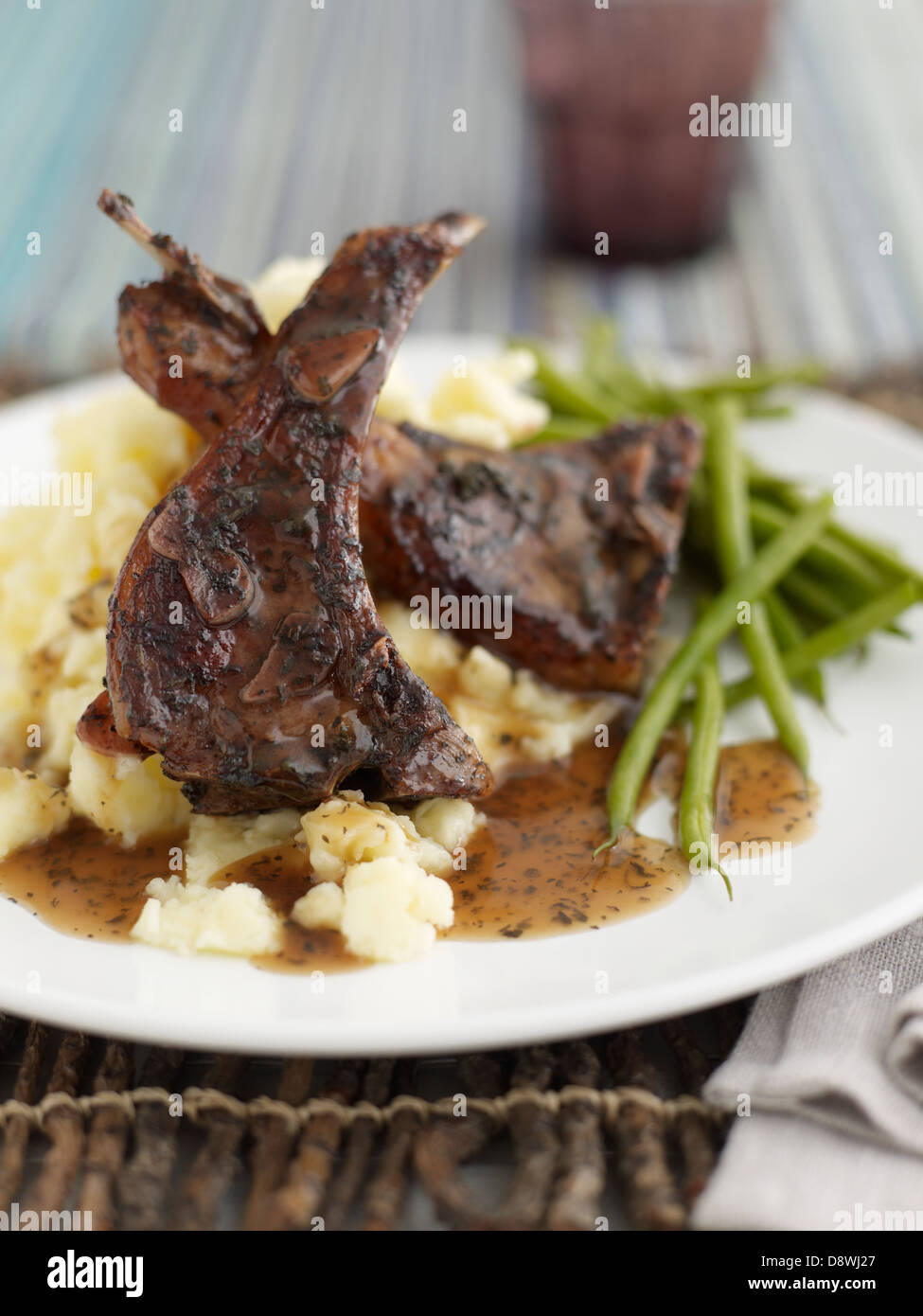 Maische Kartoffeln Fleisch Soße Bohnen Abendessen Lammkoteletts Stockfoto