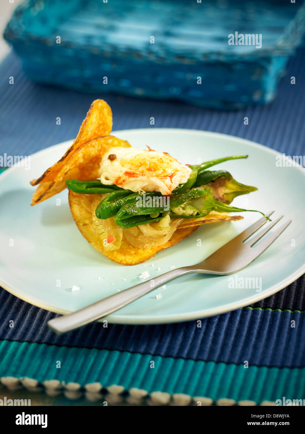 Kartoffelchip, kleine grüne Paprika und Dublin Bay Garnelen Vorspeise Stockfoto
