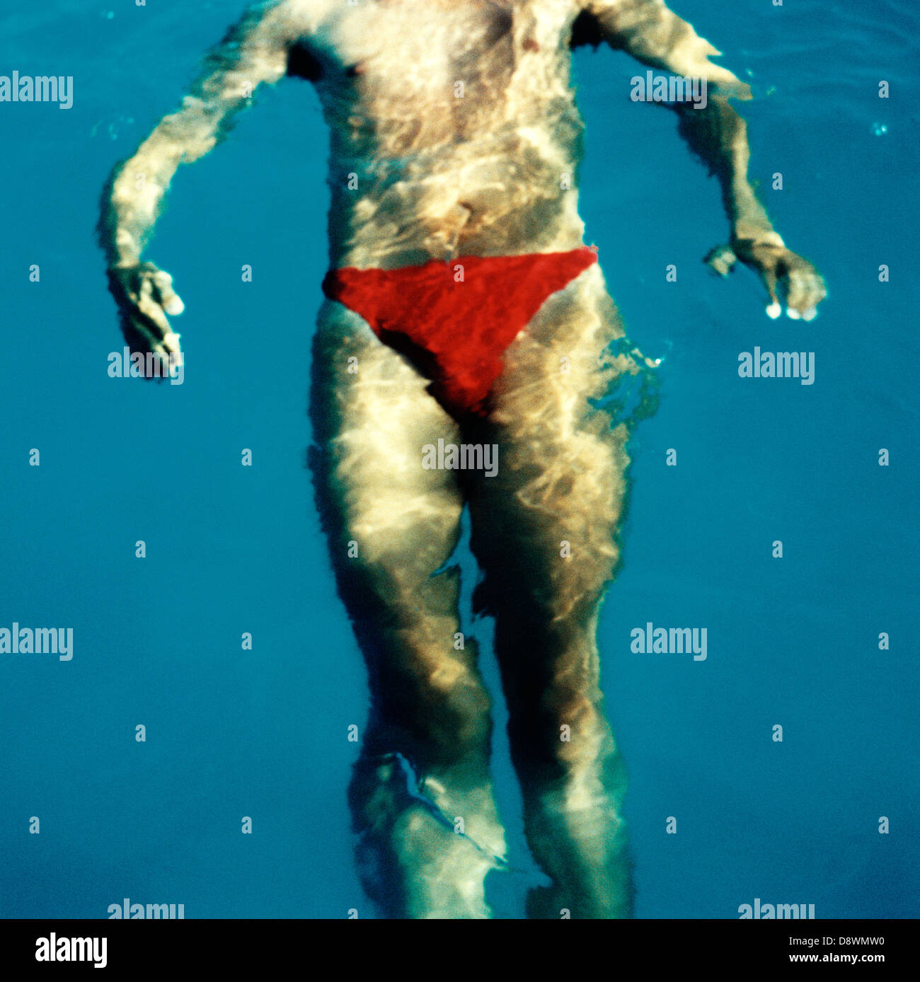 Ein Körper unter Wasser. Stockfoto