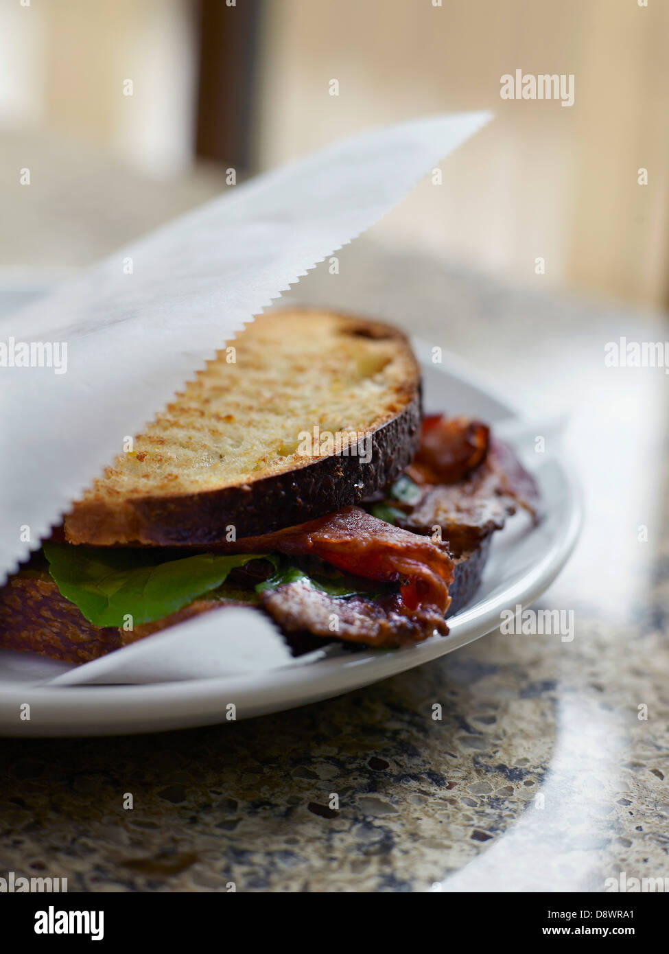 Speck, Salat und Tomate Toast Stockfoto