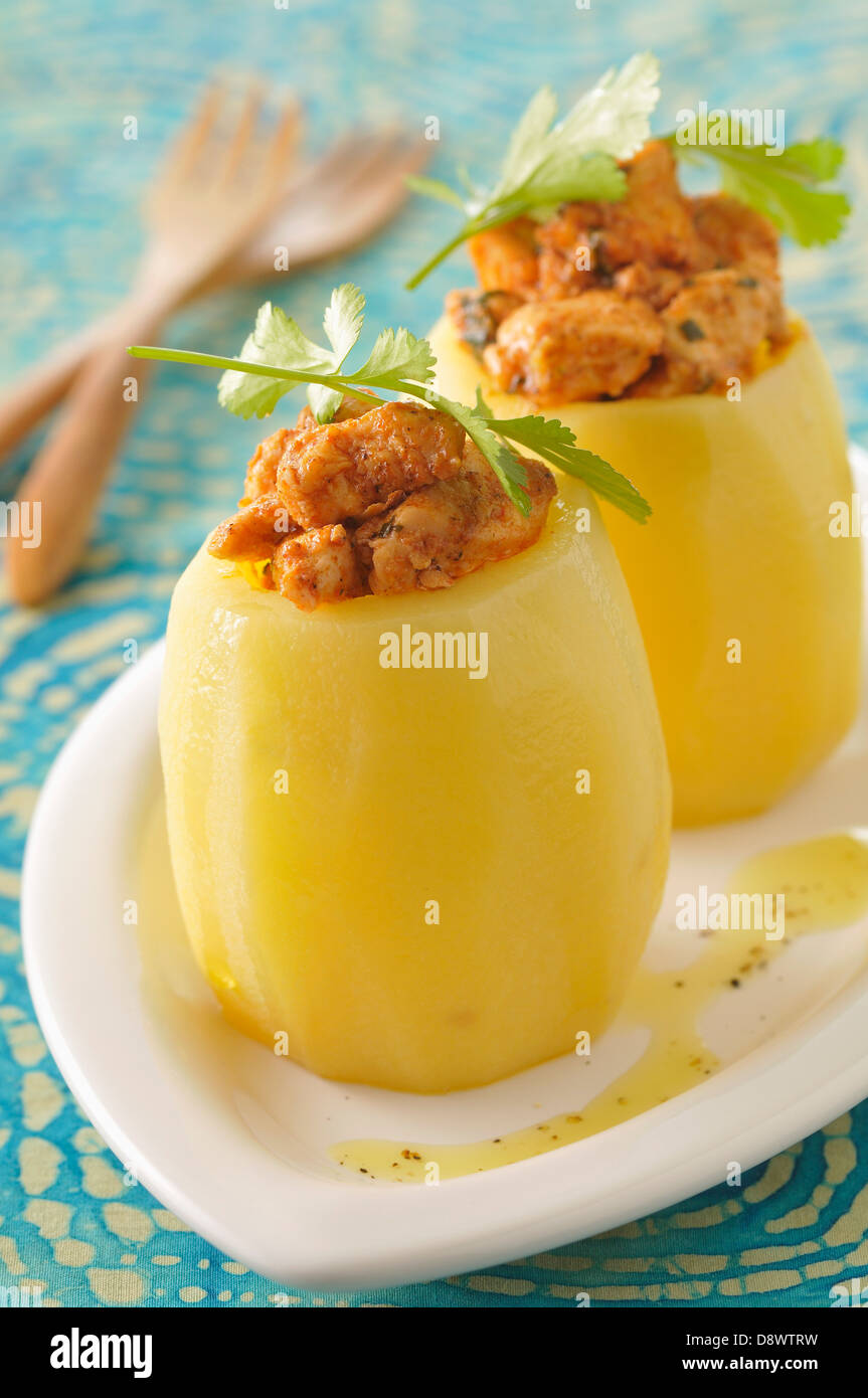 Kartoffeln gefüllt mit Huhn tandoori Stockfoto