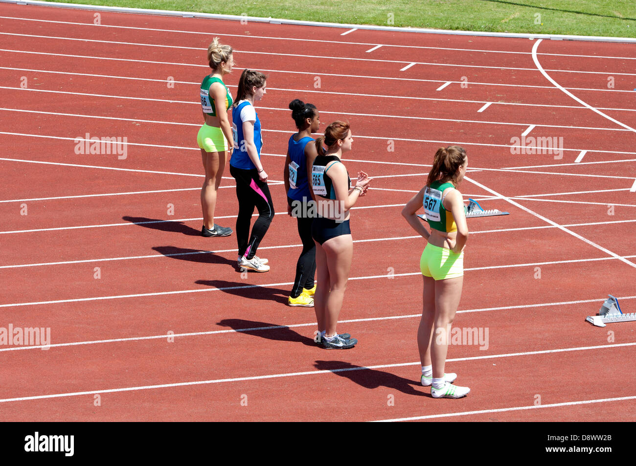 Leichtathletik, Teenager-100-Meter-Lauf. Stockfoto