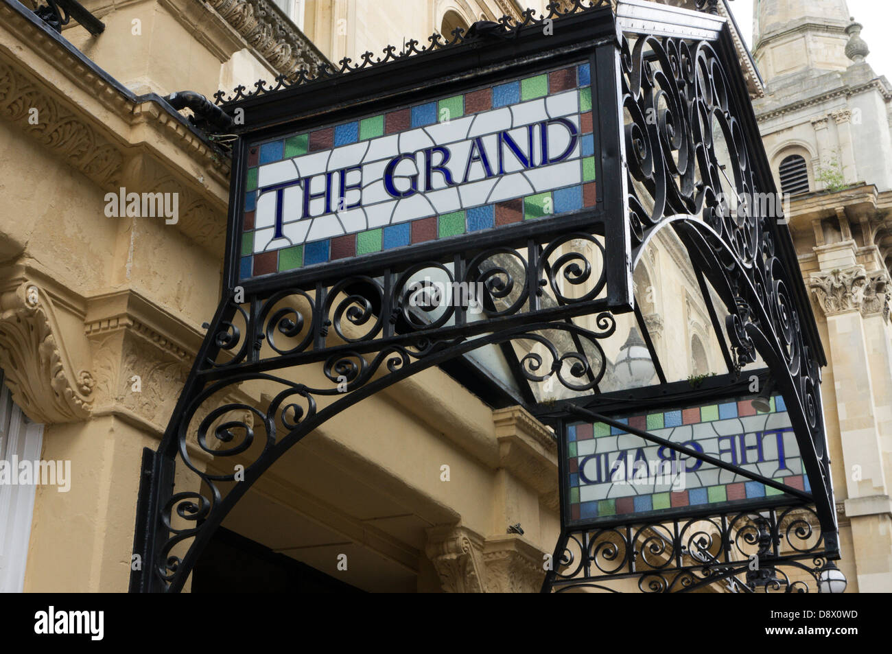 Der überdachte Eingang zu The Grand Hotel im Zentrum von Bristol. Stockfoto