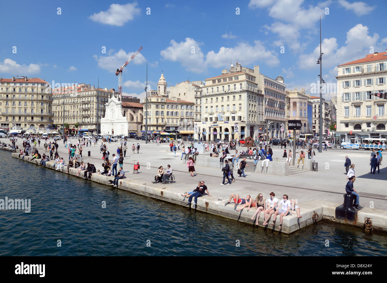 Tourist & Marseillais auf der Esplanade des Alten Ports oder Vieux Port & Quai des Belges Quay oder Waterfront Marseille France Stockfoto