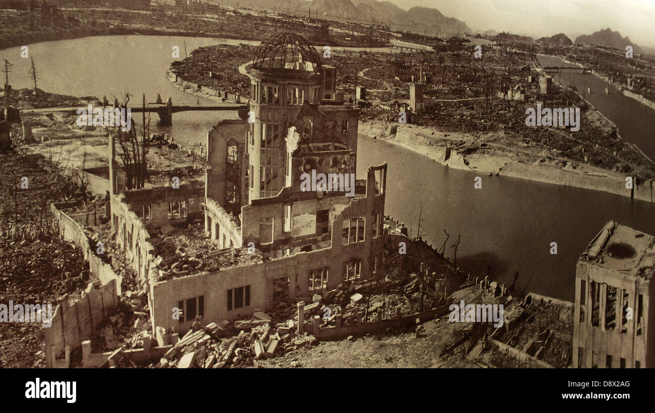 Foto von den Nachwirkungen des Hiroshima Peace Memorial (a-Bomb Dome) nach der verheerenden nuklearen Detonation im Museum Stockfoto