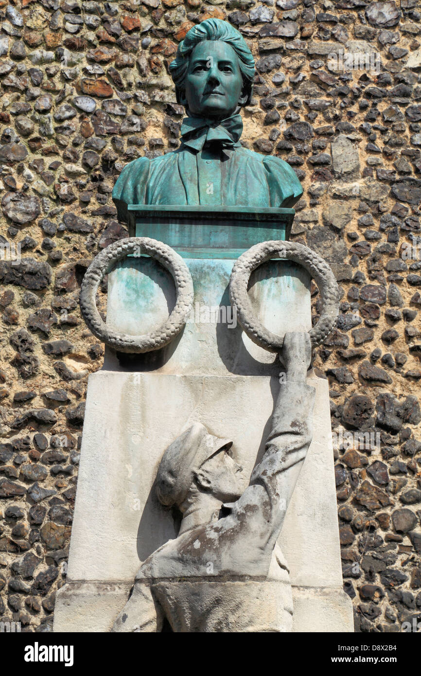 Norwich, Denkmal für Edith Cavell, Krankenschwester, Patrioten und Märtyrer, 1. Weltkrieg Heldin, Bronze-Büste Stockfoto