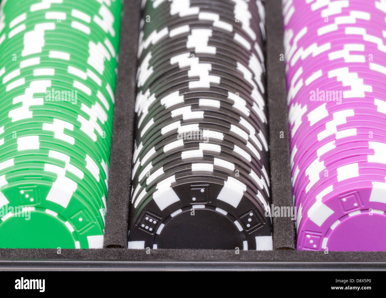 Reihe von Poker-Chips, Nahaufnahme Stockfoto